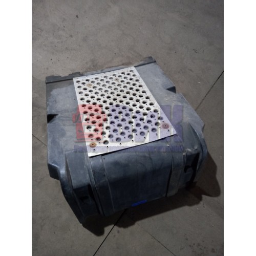 Крышка ящика АКБ Renault Magnum MACK (203)-1