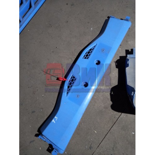 Накладка на усилитель бампера Renault TS центральная (043)