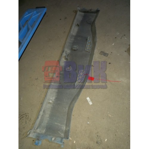 Накладка на усилитель бампера Renault TS центральная (043)-2