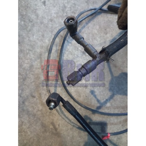 Шланг подъема кабины Renault DCI 104934 562см с тройником (470)-1