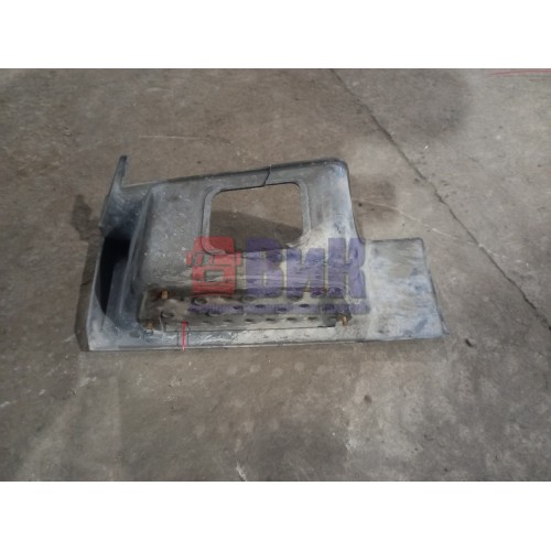 Подножка нижняя MAN TGS 516238 с накладкой деф. RH (240)-2