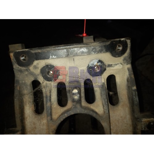 Кронштейн глушителя Volvo в сборе (971)-3