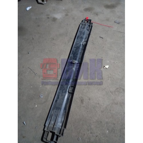 Накладка на усилитель бампера Renault Premium центральная (692)-1