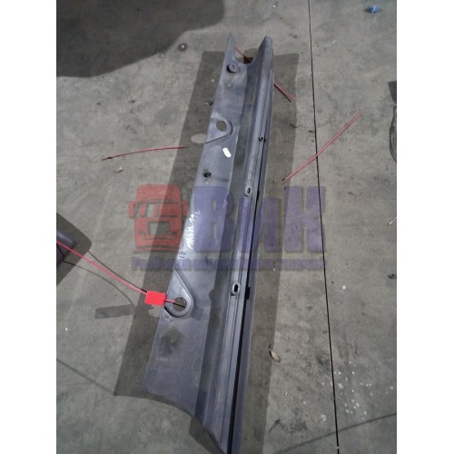 Накладка на стойку лобового стекла Renault Magnum Mack внутренняя RH (699)-2