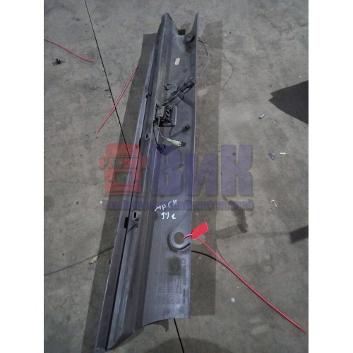 Накладка на стойку лобового стекла Renault Magnum Mack внутренняя LH (700)-2