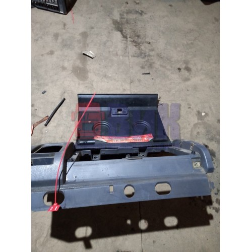 Часть торпедо Renault Magnum MACK бардачок RH (687)-1