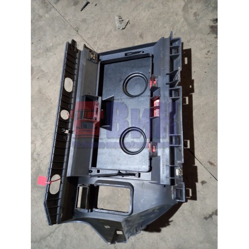 Часть торпедо Renault Magnum MACK бардачок RH (687)-2