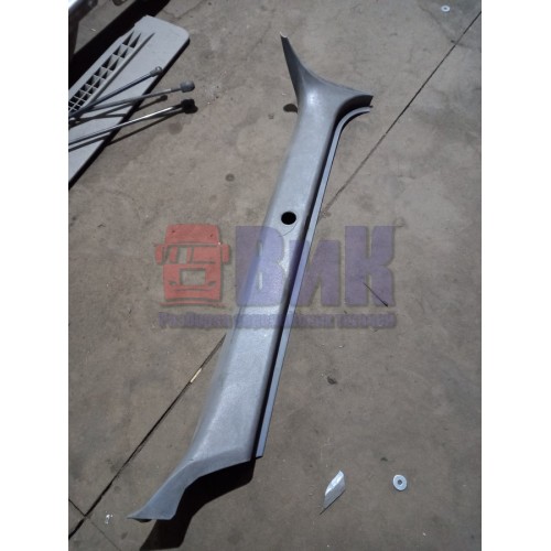 Накладка на стойку лобового стекла Mercedes внутренняя RH (049)