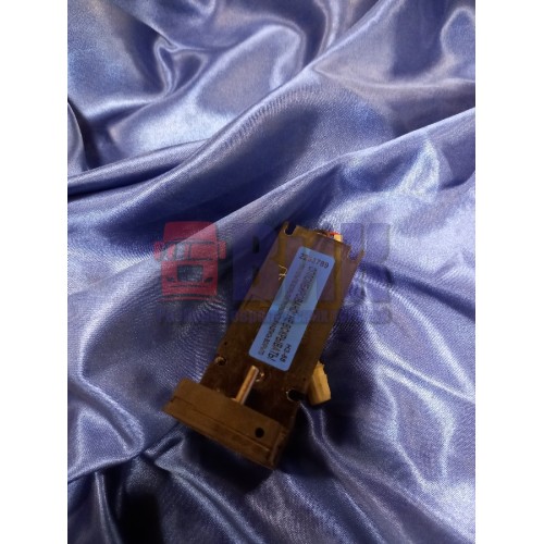 Моторчик шторки MAN TGA 165052 RH (789)