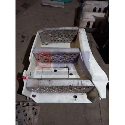 Подножка основная Mercedes Actros деф. RH (451)