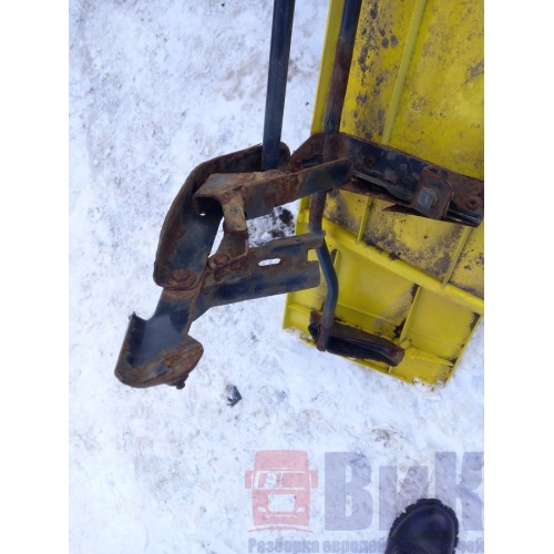 Спойлер кабины MAN у.к. (с кронштейном) боковой LH (787)-2