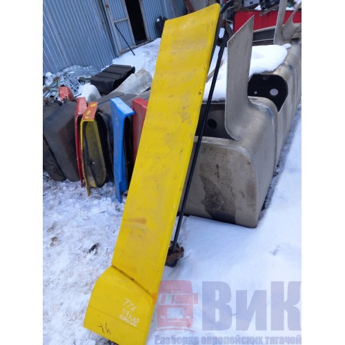 Спойлер кабины MAN у.к. (с кронштейном) боковой LH (787)-8