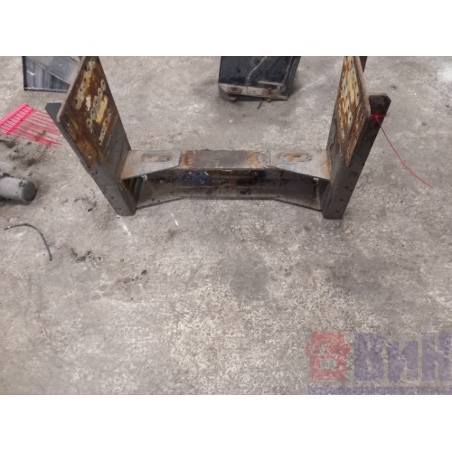 Траверса Renault Premium 001728 задняя (658)-3