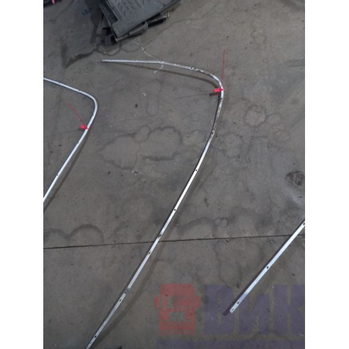 Направляющая шторки лобового стекла Mercedes RH (782)