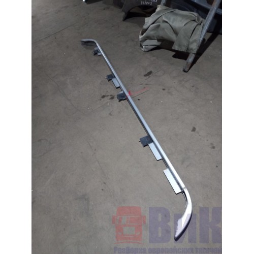 Накладка под лобовое стекло Renault Magnum (682)-1