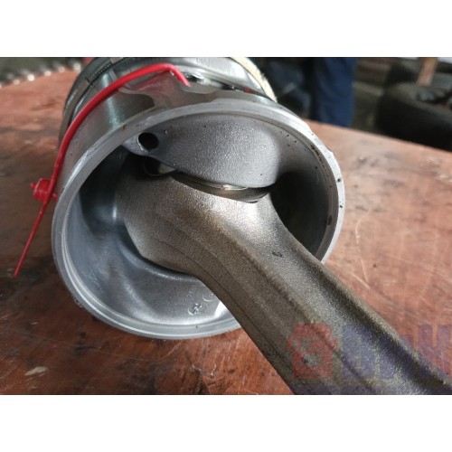 Шатун Renault DXI 7 в сборе с поршнем (032)-2