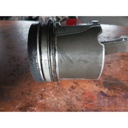 Шатун Renault DXI 7 в сборе с поршнем (021)-10