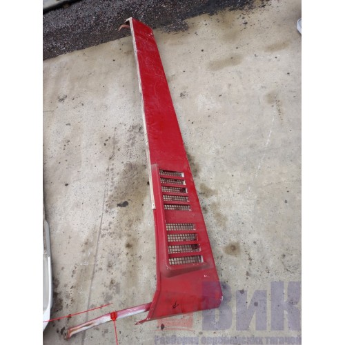 Спойлер кабины Renault Magnum боковой с крон-ом RH (742)