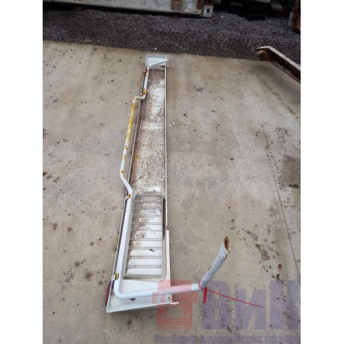 Спойлер кабины Renault Magnum боковой с крон-ом RH (743)-2