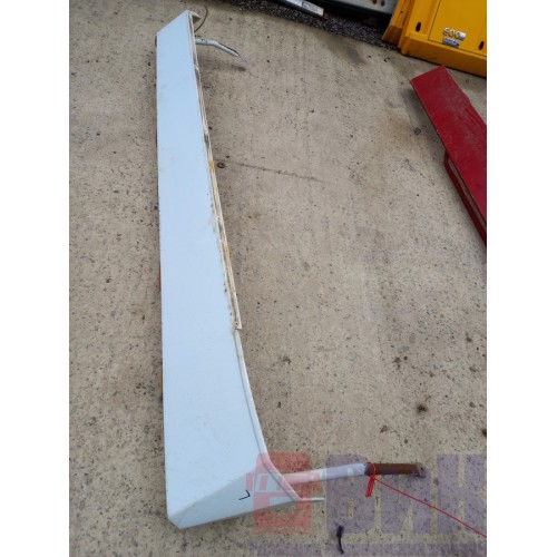 Спойлер кабины Renault Magnum боковой с крон-ом LH (747)