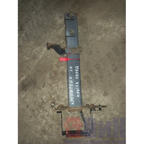 Кронштейн переднего крыла DAF 106 049232 с катафотом LH (288)