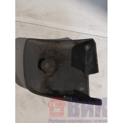 Накладка стойки зеркала MAN TGS/TGX нижняя левая (735)