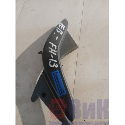 Накладка стойки зеркала Volvo FH 12-13 левая (750)