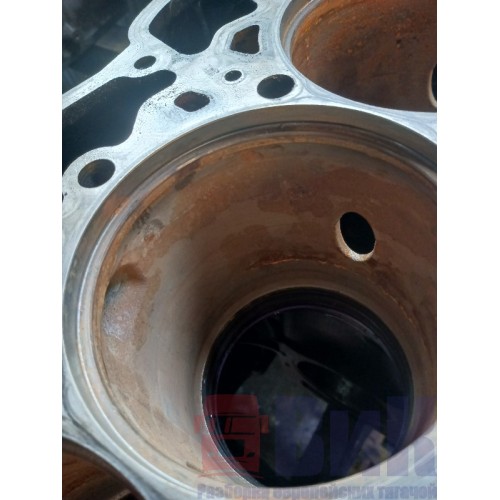 Блок цилиндров двигателя DAF 105 MX375 A095041 с деф. (394)-1