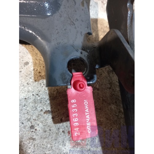 Петля подножки обслуживания Scania P340 215449 деф. болтов RH (358)-3