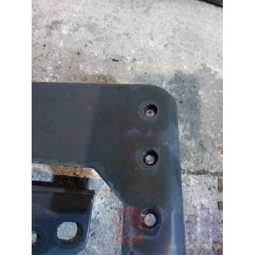 Петля подножки обслуживания Scania P340 215449 деф. болтов RH (358)-1