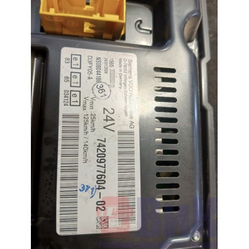 Панель приборов Renault Magnum (787)-5