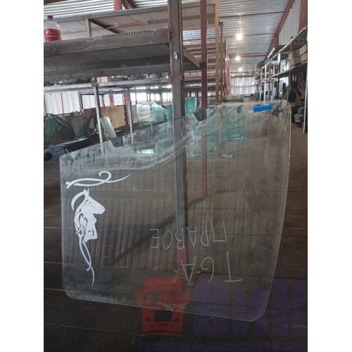 Стекло двери (основное) MAN TGA RH (813)