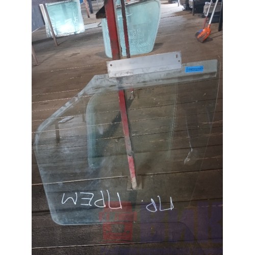 Стекло двери (основное) Renault Premium RH (914)