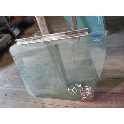 Стекло двери (основное) Mercedes Actros RH (963) -3