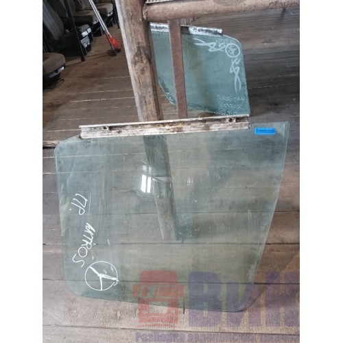 Стекло двери (основное) Mercedes Actros RH (961) 