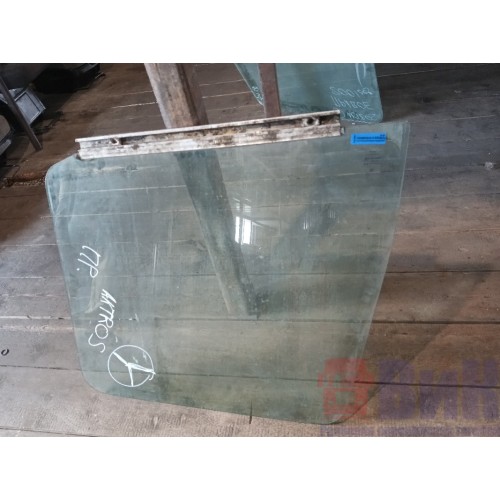 Стекло двери (основное) Mercedes Actros RH (961) -2