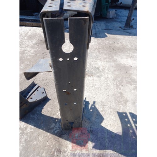 Траверса Renault/Volvo задняя (280)