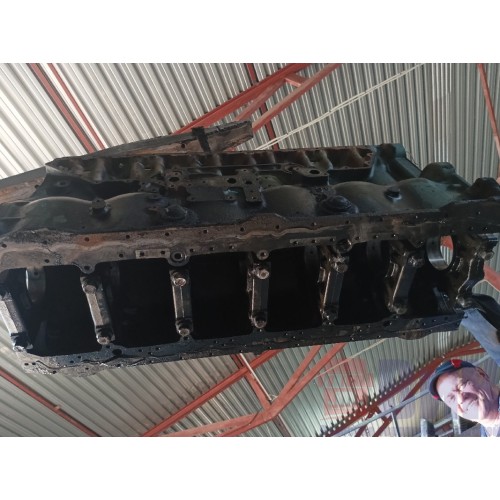 Блок цилиндров двигателя Volvo D12A (326)-1