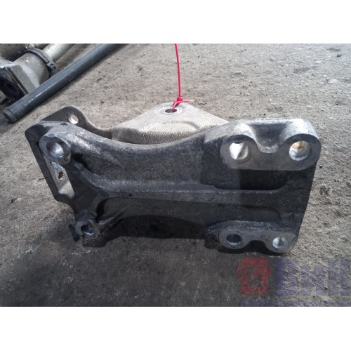 Кронштейн кабины Volvo FH 12 передний (929)-2