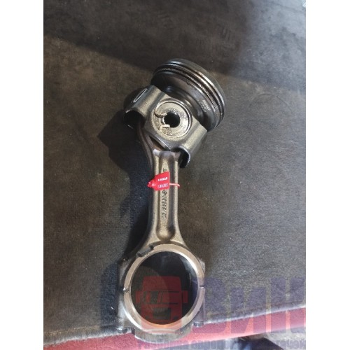 Шатун Renault DXI 11 в сборе с поршнем (010)