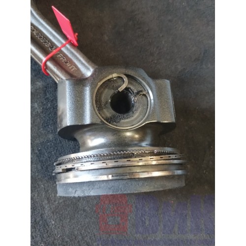 Шатун Renault DXI 11 в сборе с поршнем (010)-4