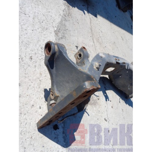 Траверса Volvo FH под двигатель в сборе (820)-2