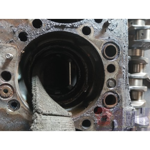 Блок цилиндров двигателя Scania-4 PDE 420 (184)-10