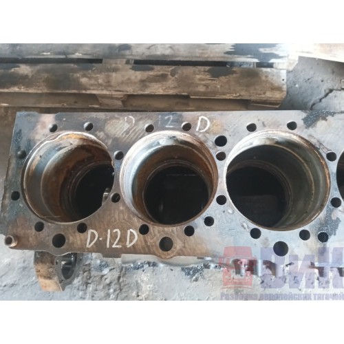 Блок цилиндров двигателя Volvo D12D (321)-1