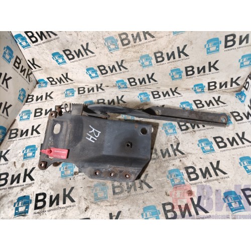 Петля подножки обслуживания Scania R 440 318231 деф. RH (281)