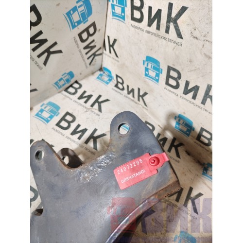 Кронштейн замка кабины Scania R 440 318231 LH (295)-1
