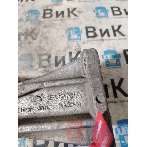 Кронштейн радиатора Scania R 440 318231 (259)-3