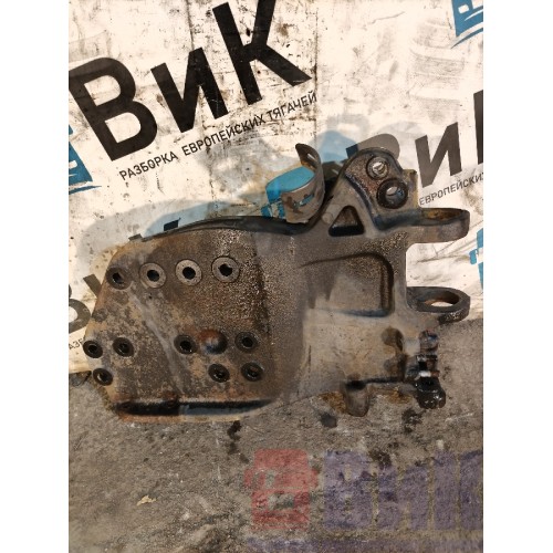 Кронштейн буксировочного пальца Scania R 440 318231 RH (173)-1