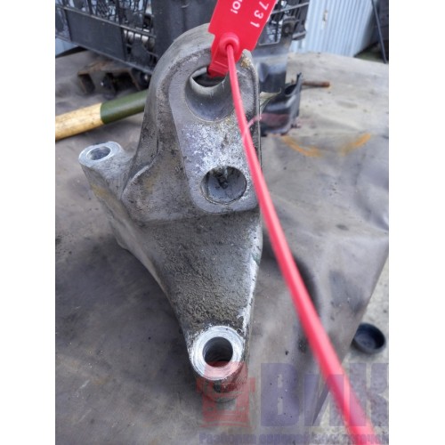 Кронштейн двигателя Renault DXI 11 RH задний (731)