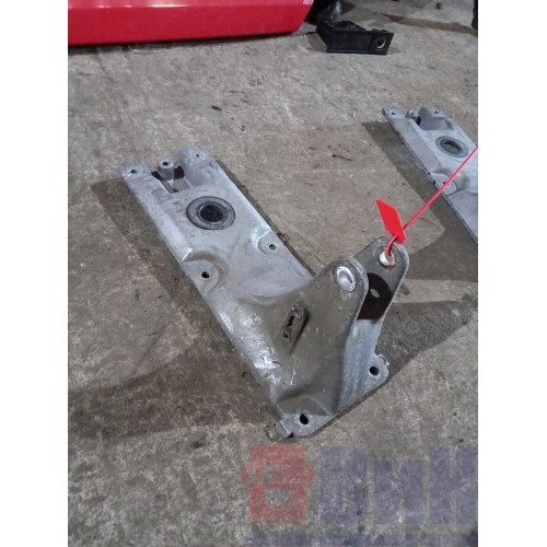 Кронштейн кабины Renault Magnum задний (681)-1